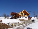 Haus mit Holzfassade