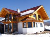 Haus mit Holzfassade