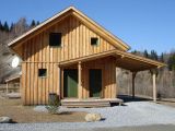 Holzhaus mit Holzvorbau