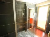 modernes Badezimmer