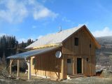 Holzhaus mit Holzvorbau