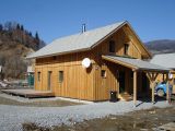Holzhaus mit Holzvorbau