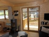 Holzhaus mit romantischem Kamin