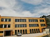 modernes Bildungszentrum aus Holz