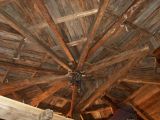 traditionelle Skihütte aus Holz