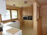 moderne Küche aus Holz